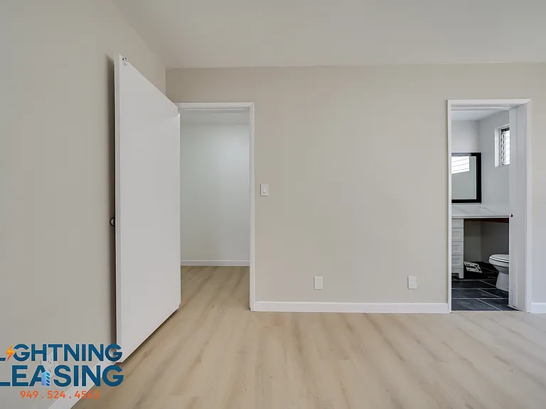 1035 N Hayworth Ave #110 — Photo 12
