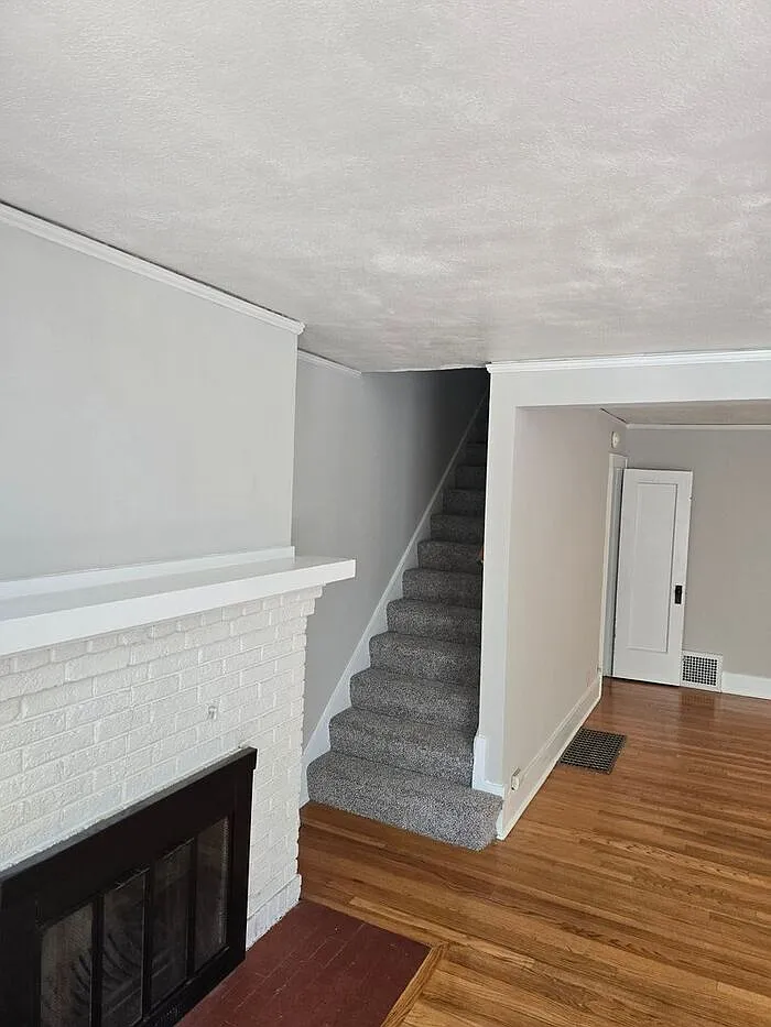 3 bed, 1.0 bath, 1369 sqft, $1,695 — Photo 3