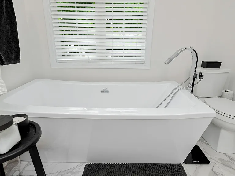 413 Clayton Ln — Photo 23
