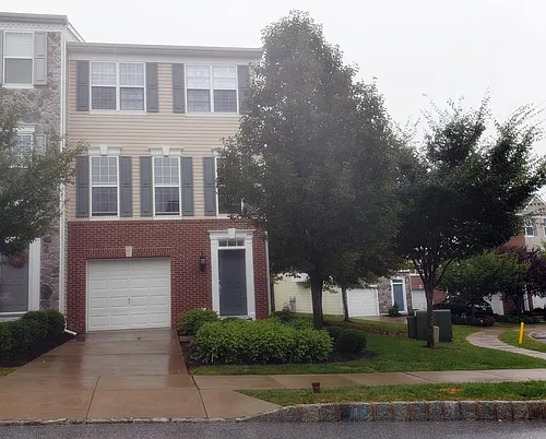256 Hudson Dr Photo 1
