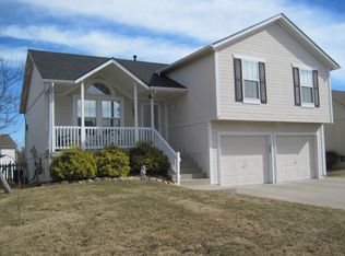 411 Cheyenne Dr, Raymore, MO 64083