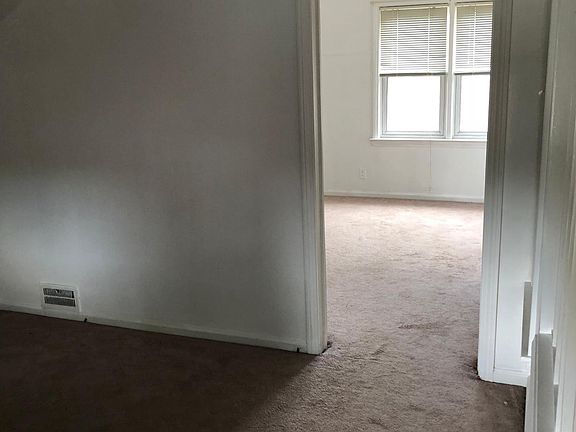 5th image of 15490 Couzens Ave