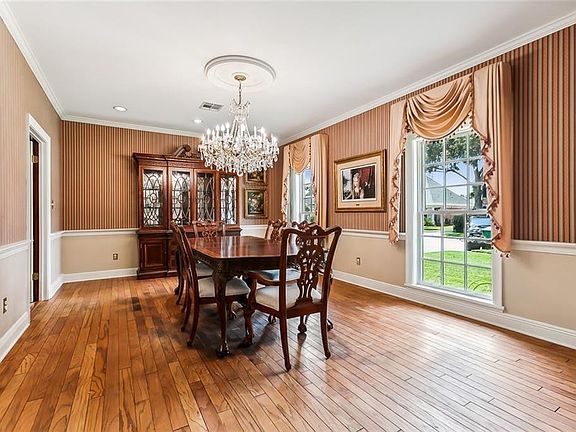 4th image of 26 Chateau Rothchild Dr