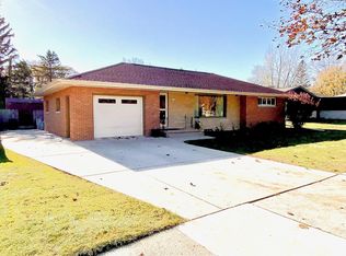 2109 Menasha Ave, Manitowoc, WI 54220