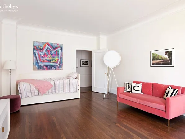 1020 5th Avenue image 11 of 14