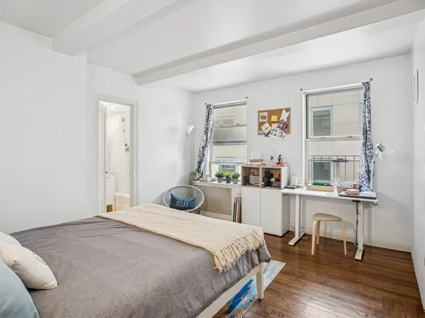 333 East 43rd Street image 3 of 5