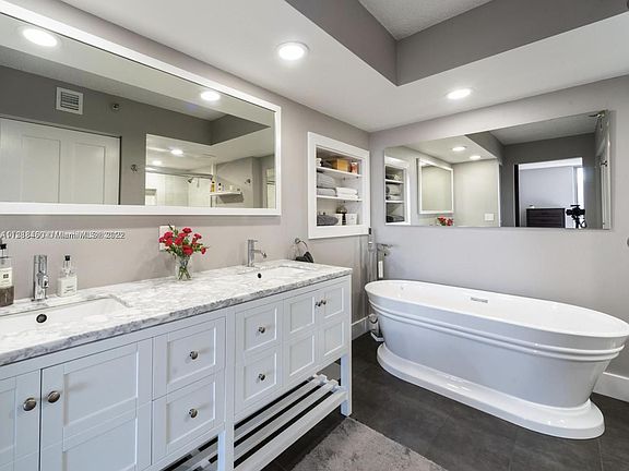 4th image of 3500 Mystic Pointe Dr APT 1907