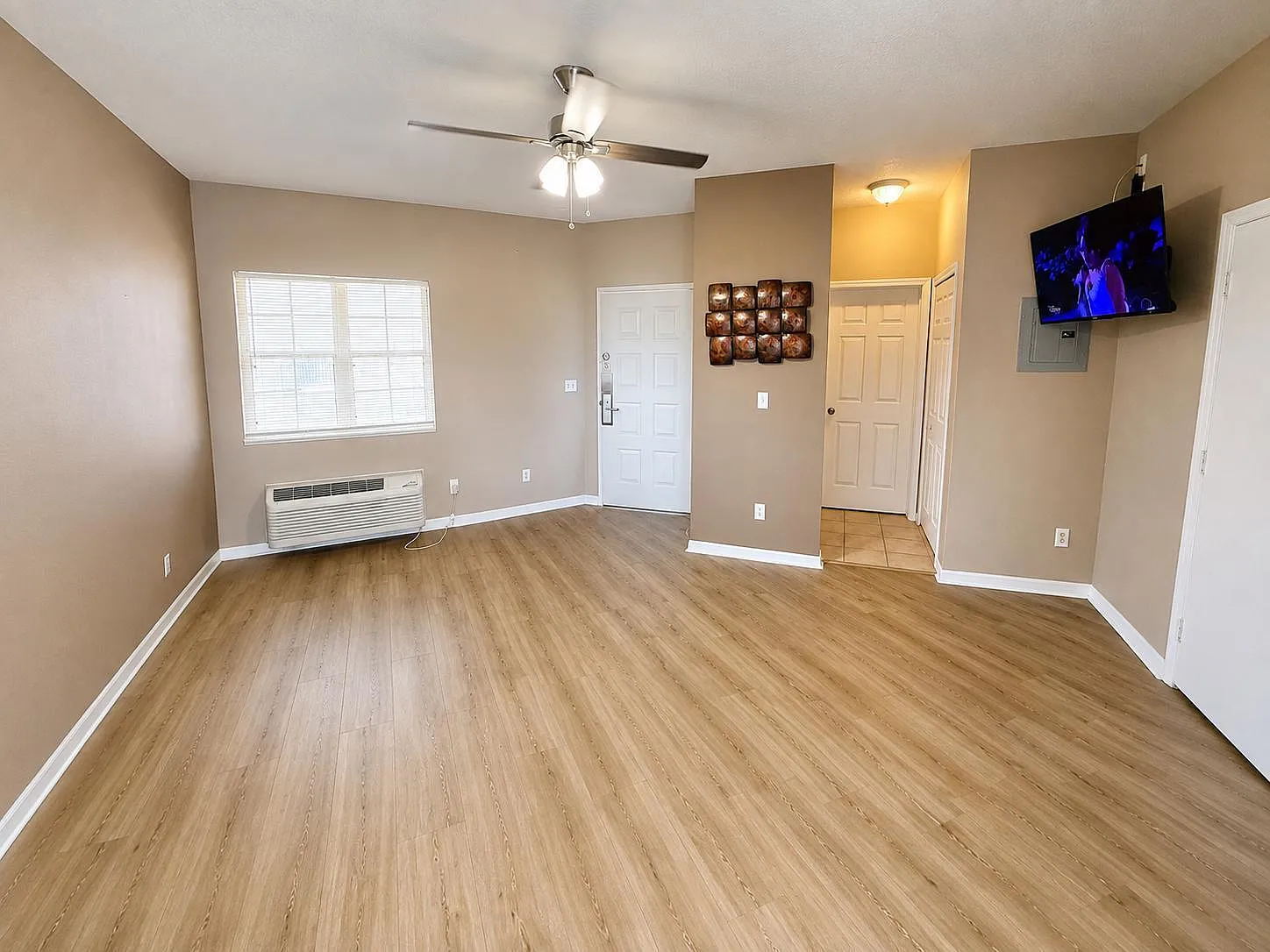 1 bed, 1.0 bath, 450 sqft, $1,200 — Photo 4