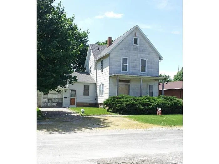 422 N Walnut St photo 1