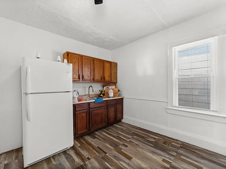 8302 Sowinski Ave — Photo 15