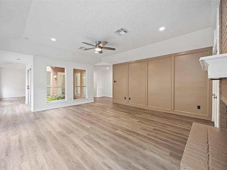 14143 Hillvale Dr — Photo 9