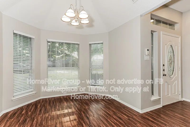 3 bed, 2.0 bath, 2091 sqft, $2,395 — Photo 3