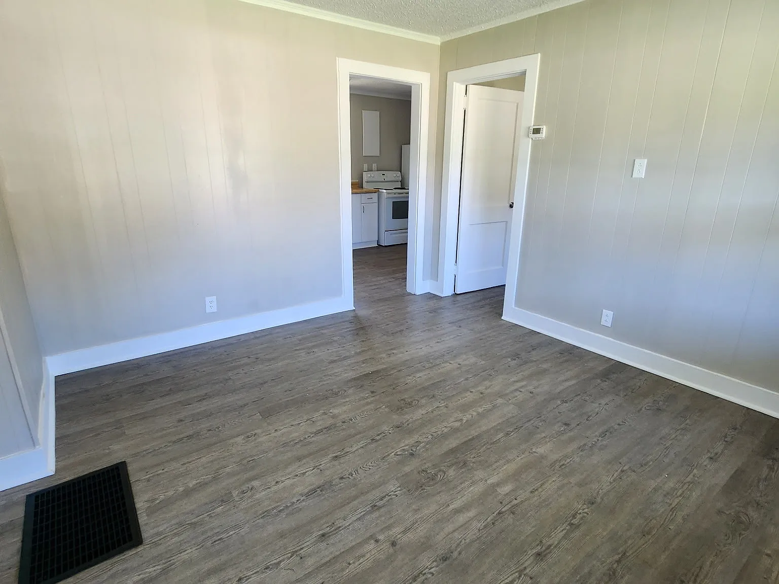 1 bed, 1100 sqft, $875 — Photo 2