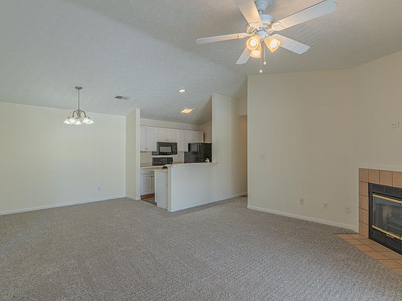 5th image of 20 Rio Grande Cir APT 8