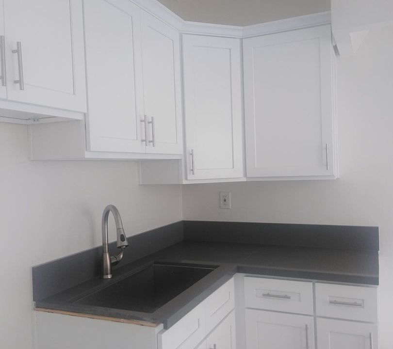 1st image of 1517 W 4th St APT 207