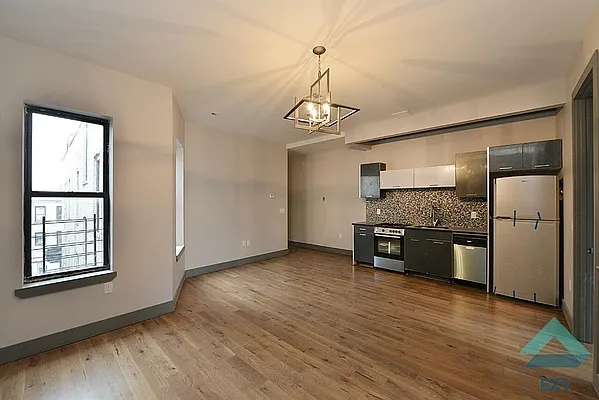 Rented by EXR | media 9