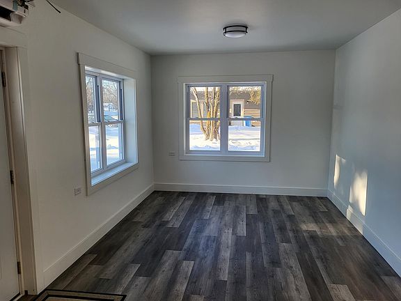 5th image of 715 1st St NE
