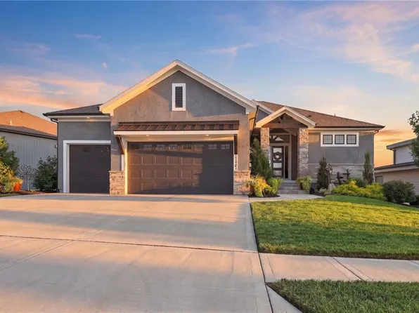 17401 Richards St, Overland Park, KS 66221