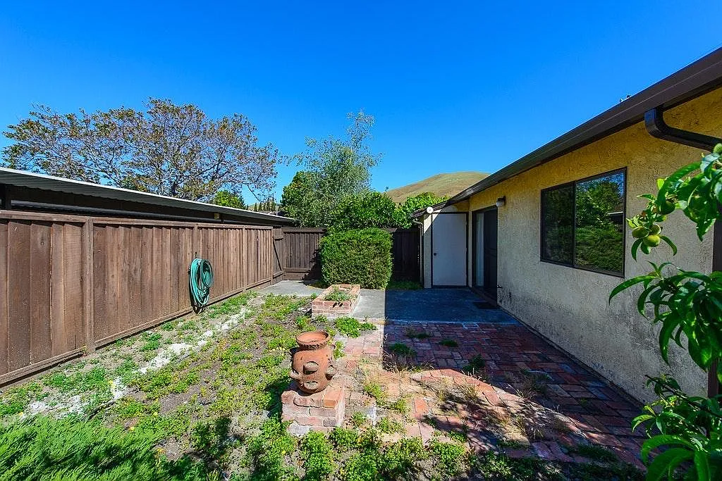 1 bed, 576 sqft, $2,250 — Photo 2