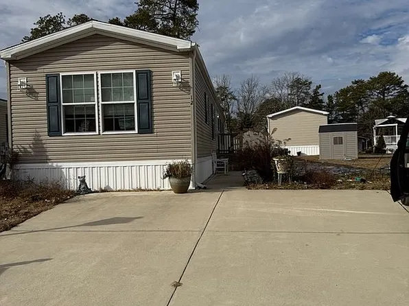 12 Rabbit Ct, Whiting, NJ 08759