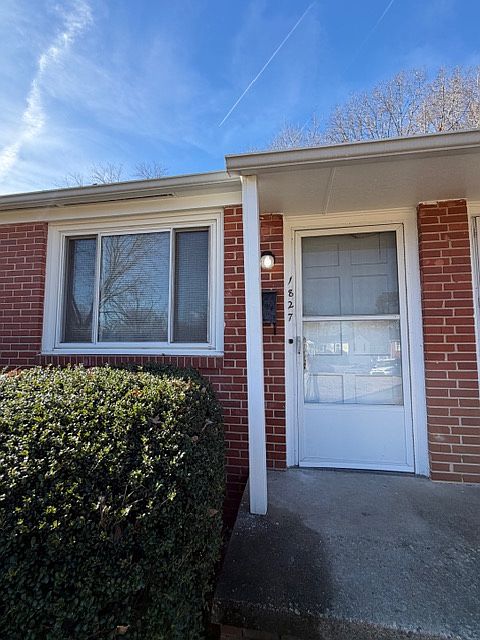 1st image of 1827 Villa Dr