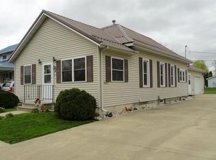 315 E Cherry St, Monticello, IA 52310