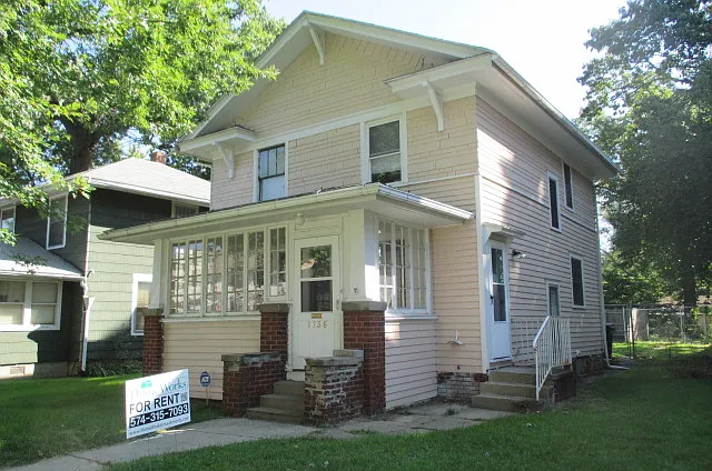 1736 Leer St photo 1