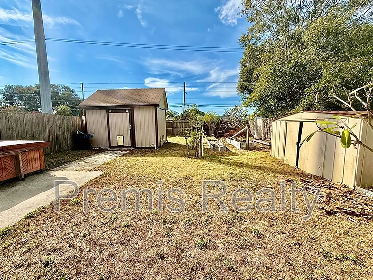 747 Brook St — Photo 32