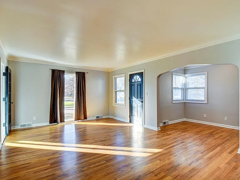 6032 William St — Photo 4