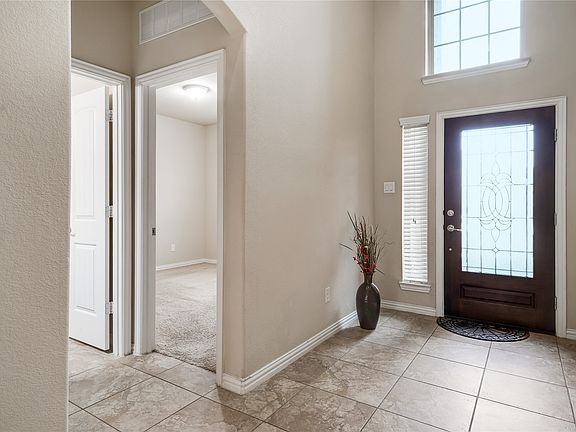 3rd image of 917 Park Place Ln