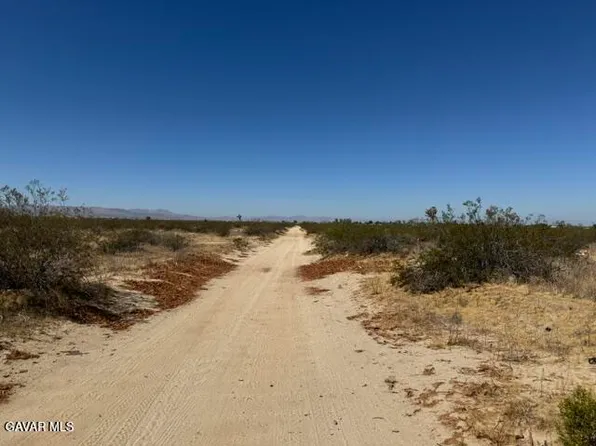 17700 E Avenue T8, Llano, CA 93544