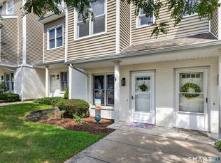 73 Cobblestone Dr #73, Groton, CT 06340