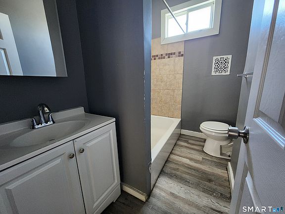 5th image of 538 Howard Ave #2
