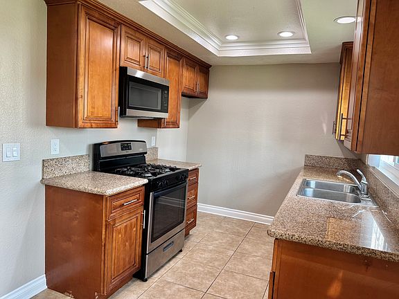 5th image of 9156 Burke St #1