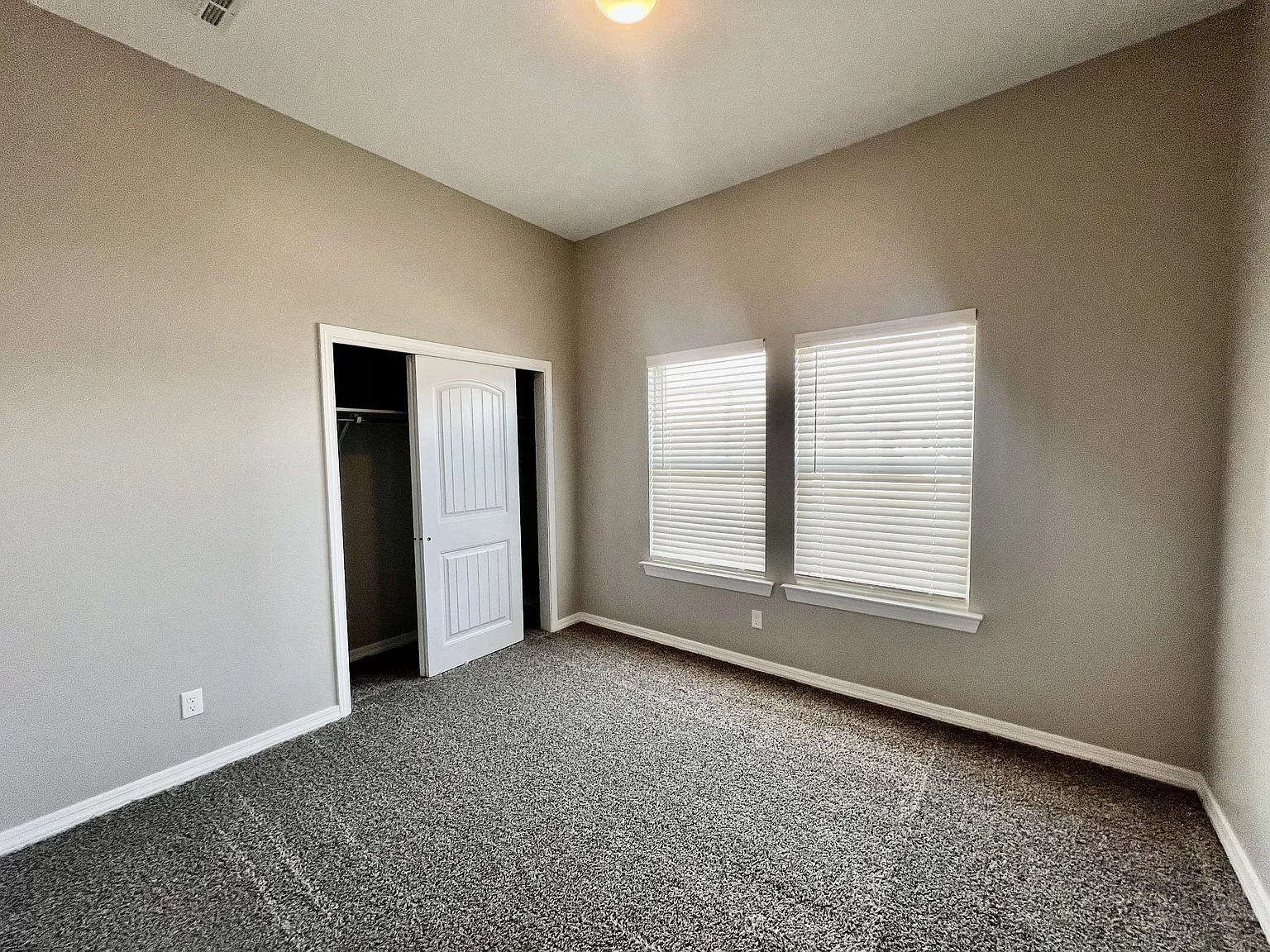 11365 Hidalgo - 1 — Photo 2