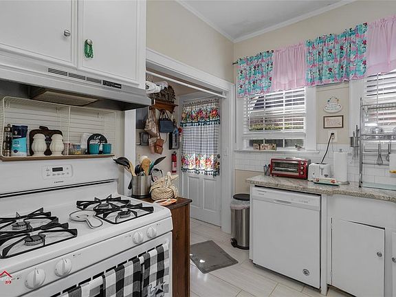3rd image of 523 Dudley Dr #1