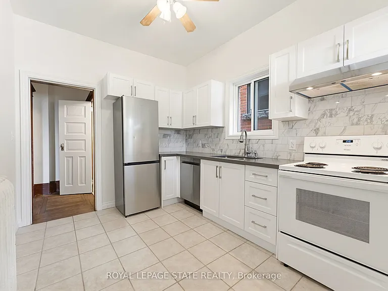 25 Strathcona Ave S #1 — Photo 11