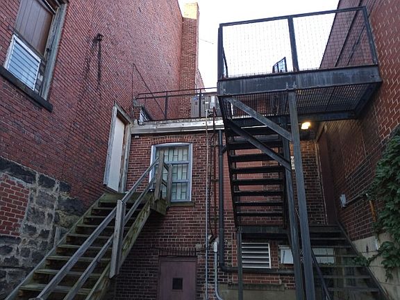 5th image of 411-413 Clay Ave