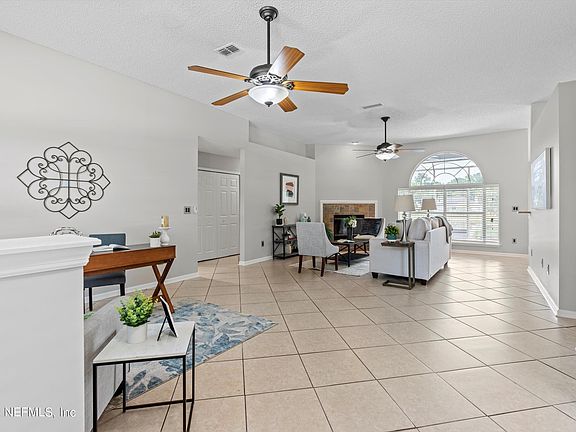 5th image of 328 MAPLEWOOD Drive