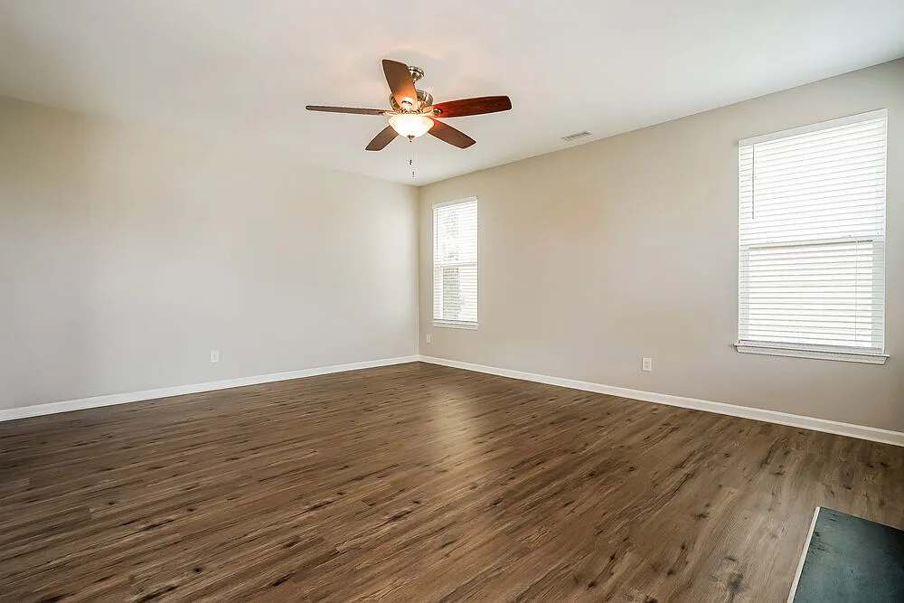 3 bed, 2.5 bath, 2454 sqft, $2,475 — Photo 4