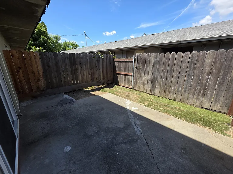 200 W Turner Rd #1 — Photo 17