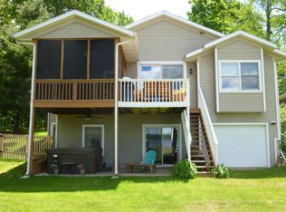 9488 Lakeview Dr, Delton, MI 49046