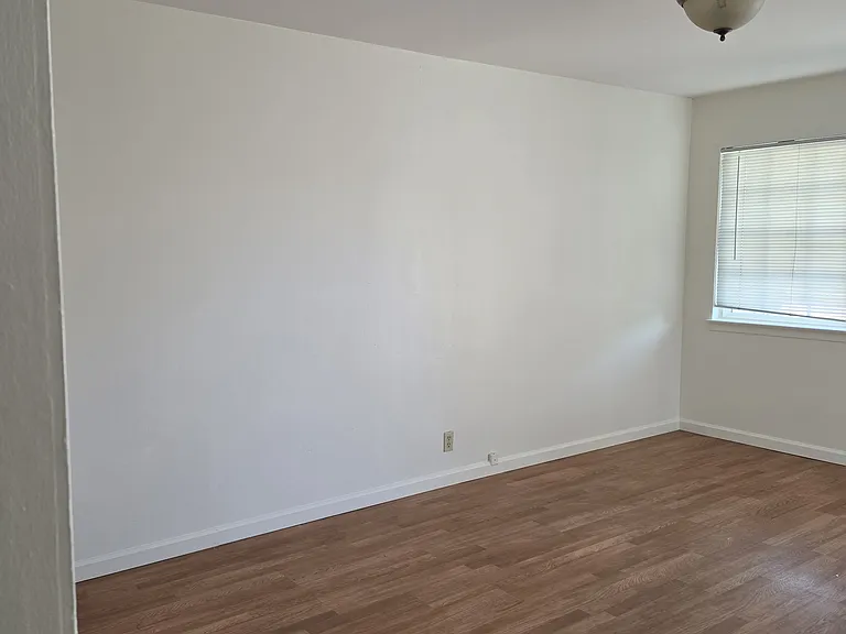 551 Northlake Dr #1 — Photo 5