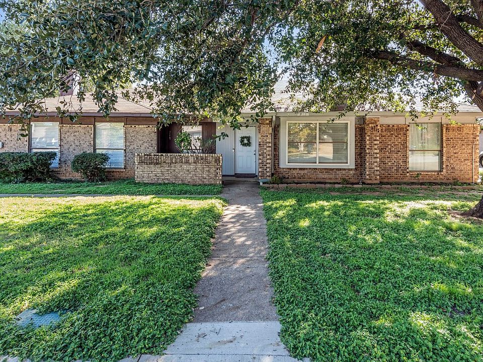 1st image of 211 Hickory Springs Dr