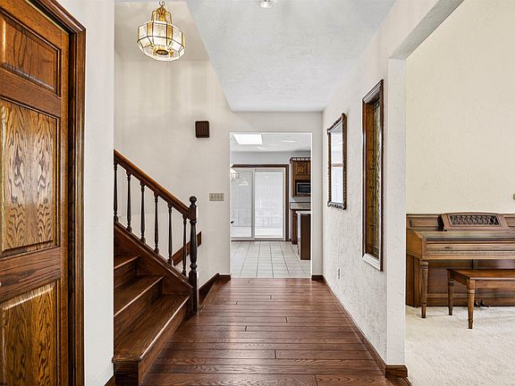 4th image of 3300 Fox Run Ct