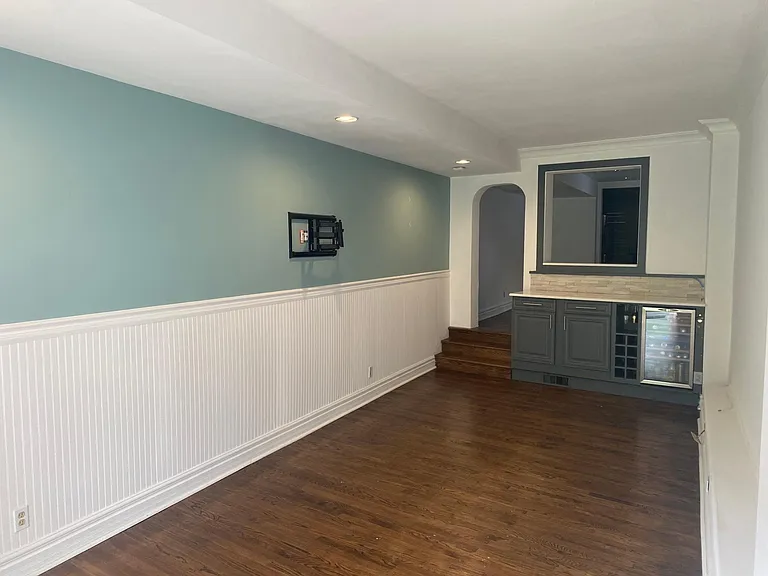 208 Ford St — Photo 3
