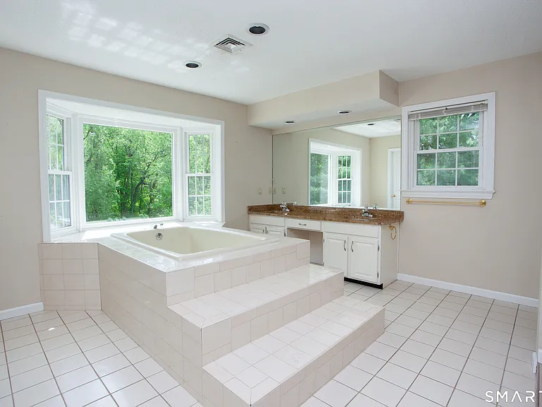 24 Old Mill Dr — Photo 21