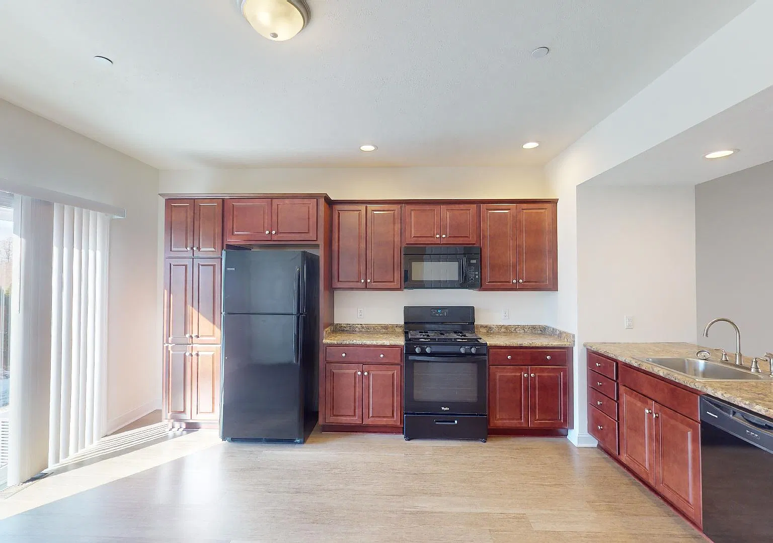 3 bed, 2.5 bath, 2200 sqft, $1,850 — Photo 3