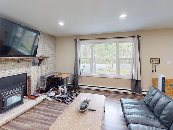3rd image of 105 Wagoner Ln