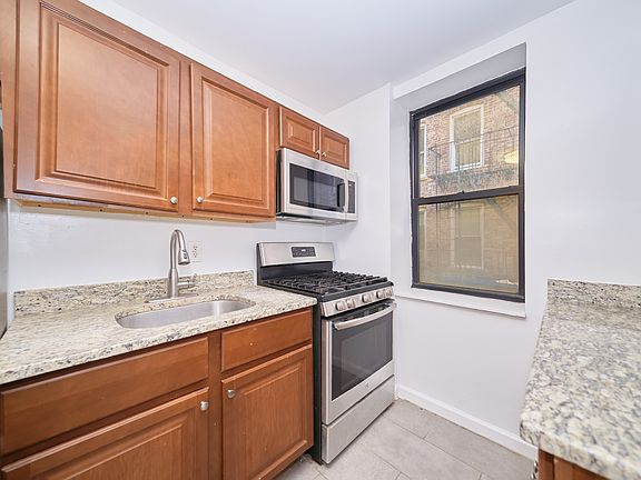 5th image of 735 W 172nd St APT B25